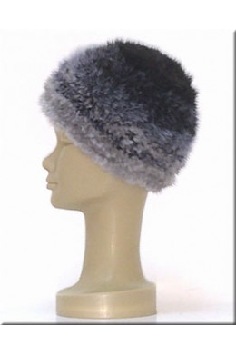 Женская шапка из вязаной норки серого цвета